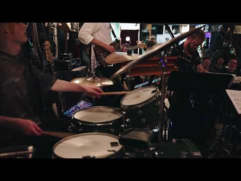 Alexander Flood: "Goodmorning" (Live)