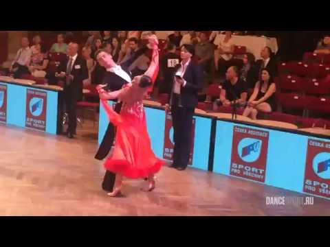 Artem Bronnikov - Daria Bronnikova, RUS, 1/2 English Waltz