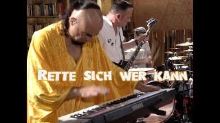 Musik-Video-Miniaturansicht zu Rette Sich Wer Kann Songtext von Knorkator