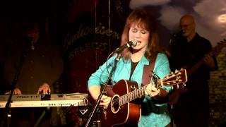 Diane Berry-"I Feel A Heartache Comin On"-LIVE at Pick's Lounge Nashville, TN.mpg