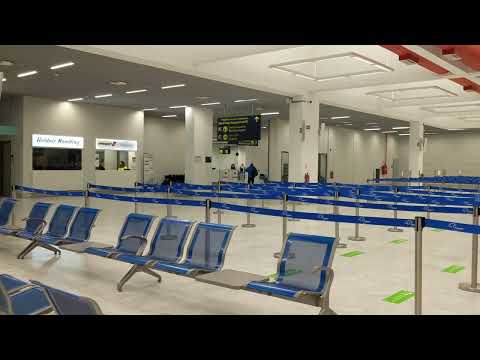 Sala principal e área de check-in do Aeroporto PVK Aktion