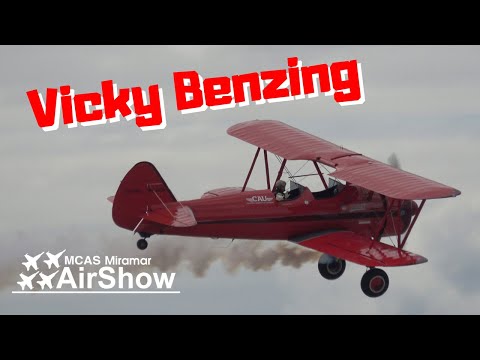 Vicky Benzing Boeing Stearman demo .. Miramar Airshow 2019 (4K)
