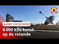 Deze speelgoed-bromtol staat midden op een rotonde | Kunst om de hoek