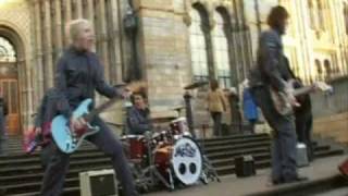 McFly - Friday Night (OFFICIAL VIDEO)