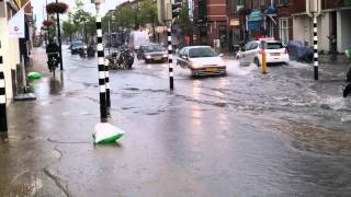 preview picture of video 'Wateroverlast na hoosbui Amsterdamsestraatweg in Utrecht'