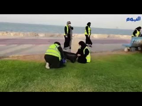 230 متطوعا ينظفون كورنيش الغدير بسيهات