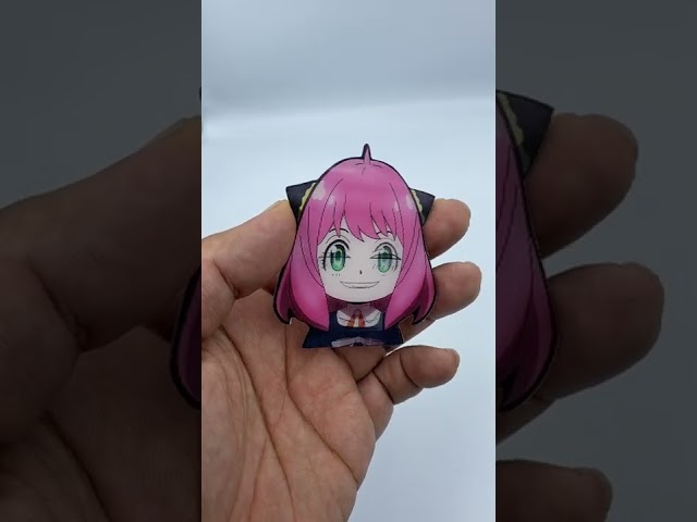 ملصق ثلاثي أبعاد لشخصية انيا