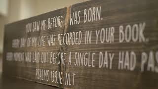 We made Custom DIY Wooden Signs with Cricut Vinyl Letters @UseWhatchaGot