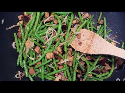 A écouter en préparant Une poêlée d'aubergine, haricots verts et oignon