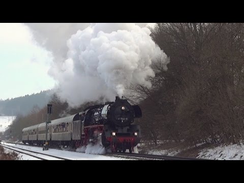Faszination Winterdampf  mit viel Rauch und Dampf - Dampflok 41 1144 mit dem letzten Rodelblitz 2015
