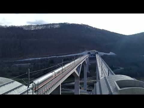Doppeltraktion ICE 3 auf der Filstalbrücke