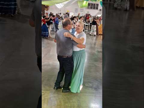 no clube do Vovô e da Vovó aqui em São João no Paraná.Brasil #shotrs #baile #dancarinos #dança