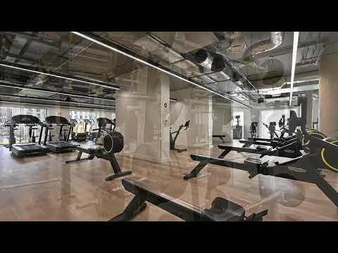 JOHNS&CO Royal Wharf O Clube