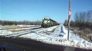 preview picture of video 'BNSF Brainerd Local Rolling Out of Lake States Lumber'
