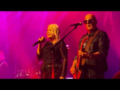 Kim Wilde sings Four Letter Word @ The Phil in Haarlem 2025
