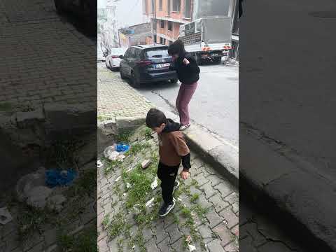 فوزي وردنيا انقذو الموقف 😁لولو كانت بدها تزت حالها مشان البالونه 😱 بل آخر طقت هههههه