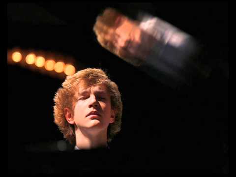 BBC Proms 2013 -- R. Schumann, Concerto for Piano in A minor (p.1) Jan Lisiecki