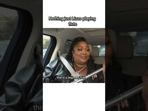 Lizzo playing flute like a pro 🔥🔥🔥