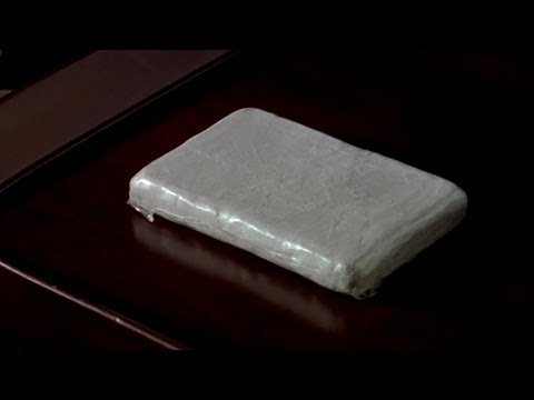 Ace deals coke for Lulu (Paid in Full - 2002)