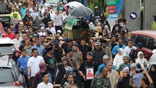 Ribuan Pelayat Antar Jenazah Istri Ustad Maulana ke Pemakaman