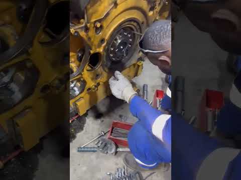 How To Remove Rear and Front Crankshaft Oil Seal On 3512b Caterpillar Engine