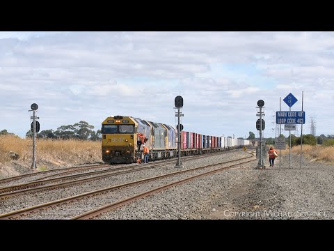 Crew Change For 7902V Pacific National Mildura Container Train  (10/3/2023) - PoathTV Railways