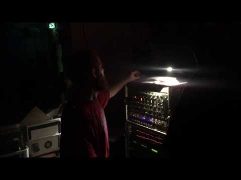 YOUNG VETERAN SOUNDSYSTEM ft mc kwame I (d) - dubwise  round 5 (ifoon) @ keulen 251018