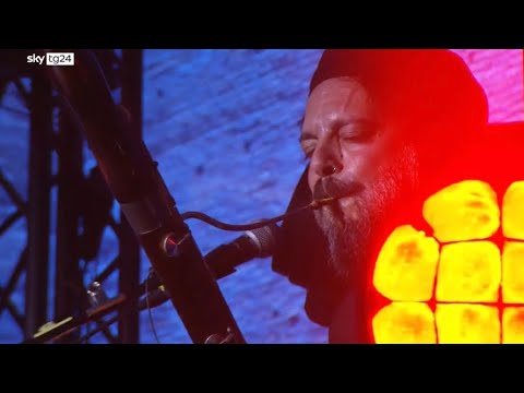 While the children play -DANIELE SILVESTRI- (con Marco Santoro)