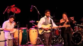 Khari Cabral &amp; Julie Dexter perform Sun &amp; Sea opening for Incognito