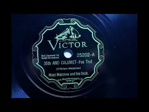 MEZZ MEZZROW AND HIS ORCHESTRA { 35th And Calumet } 1934.
