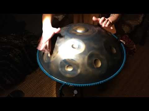 Edda B. playing an Opsilon E-minor, Kurd with 16 tones. First touches