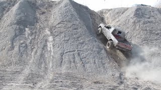 preview picture of video 'Crazy Toyota 4x4 Hill Climb At Oakville Mud Bog'