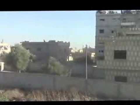 تقدم عناصر كتيبة صياد الأسود نحو حاجز البناية في بلدة عتمان في ريف درعا