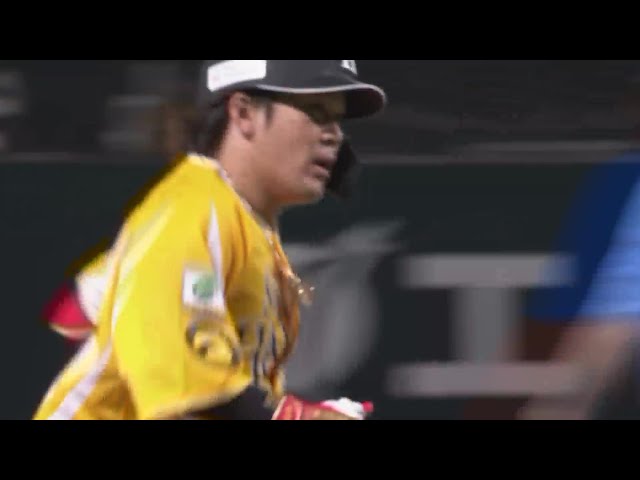 【4回裏】ホークス・甲斐拓也 打った瞬間の当たりは右中間へのソロホームラン!!  2024年8月2日 福岡ソフトバンクホークス 対 北海道日本ハムファイターズ