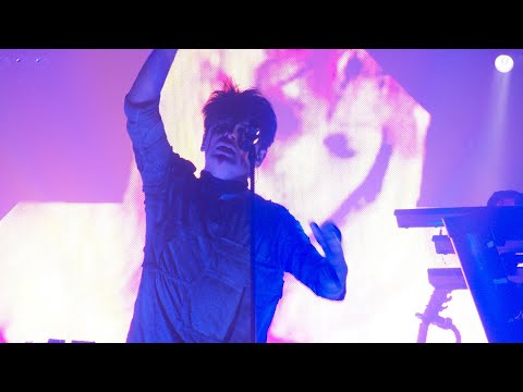 Videoclip de Haunted (Live) — Gary Numan