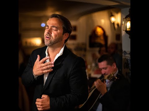 Luis Matos - "Praça da esperança " - Parreirinha de Alfama