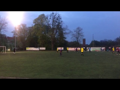 21.04 The Crazy Gang (żółte) - Old Boys (bordowe)