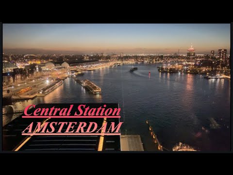 AMSTERDAM CENTRAAL STATION: De RIVIERKANT door June en Julia