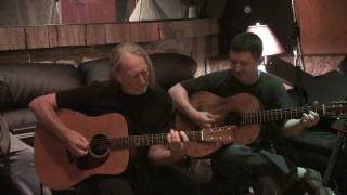Willie Nelson and Chris Sharp Jamming - I Am a Pilgrim