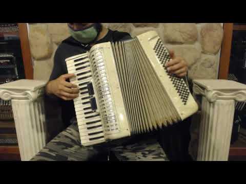 4579 - Creamy Italian Piano Accordion LM 41 120 $499