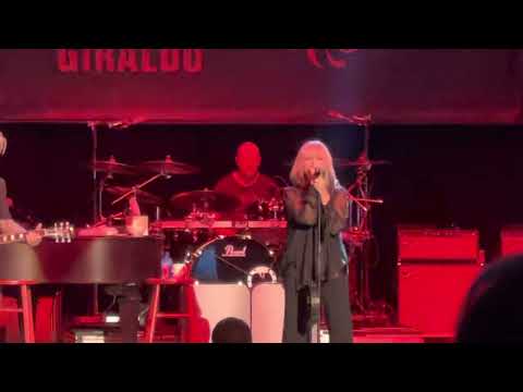 Pat Benatar and Neil Giraldo - Helter Skelter (Beatles cover live in Lynn, MA 7/10/22)