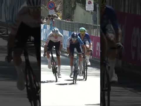 𝙄𝙩𝙨 𝙖 𝙫𝙚𝙧𝙮 𝙡𝙤𝙣𝙜 𝙨𝙥𝙧𝙞𝙣𝙩 😬 Sivakov wins the final stage of Giro d'Abruzzo #cycling #cyclingsport