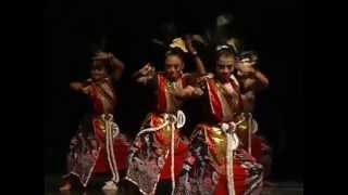 Download lagu Seni Tari Jawa - Geger Bumi Wengker (Traditional Dance) mp3