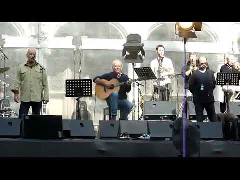 Maxime Le Forestier / Philippe Lafontaine / Michel Rivard  : L'homme au bouquet de fleurs