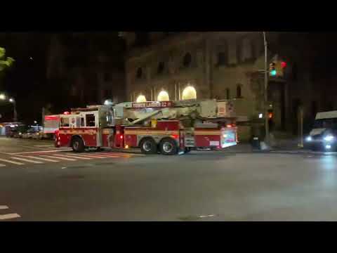 FDNY TOWER LADDER 22 RESPONDING ON WEST 86TH STREET ON UPPER WEST SIDE OF MANHATTAN IN NEW YORK CITY