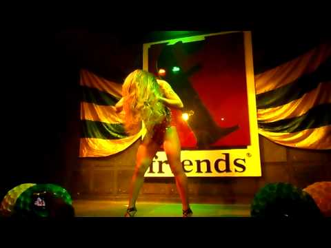 Deborah Talffer Moon - Tudo é Rouge Boate Friends