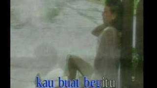 Download lagu AKU ORANG TAK PUNYA - BROERY PESOLIMA mp3