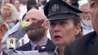 טקס זיכרון לחללי מערכות ישראל (עדכוני משרד הביטחון) - התמונה מוצגת ישירות מתוך אתר האינטרנט יוטיוב. זכויות היוצרים בתמונה שייכות ליוצרה. קישור קרדיט למקור התוכן נמצא בתוך דף הסרטון