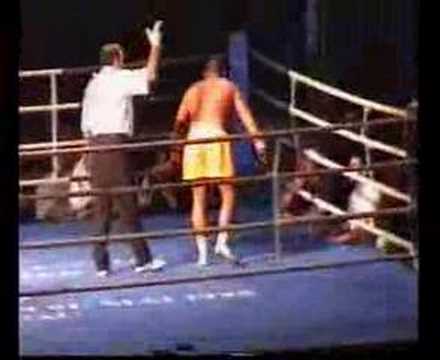 Mikel kampf  /chekt das : http://www.myspace.com/istanmusik