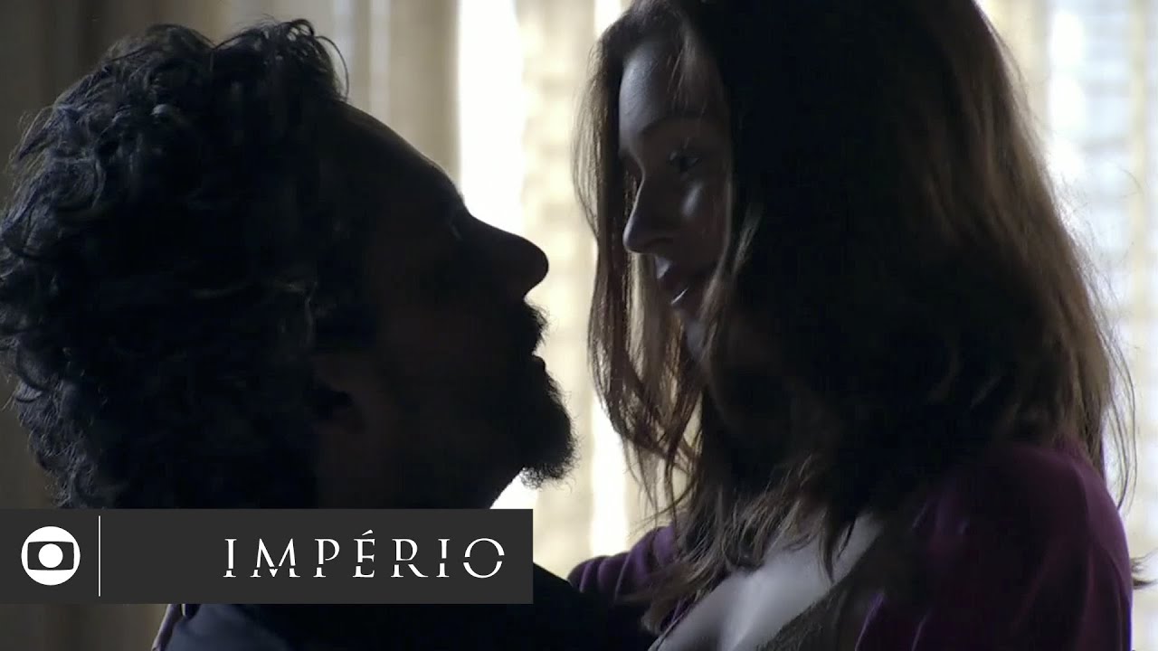 Império: Maria Isis é pura tentação